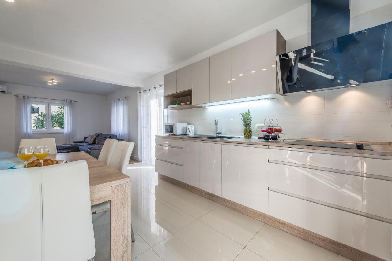 Holiday Home Bajlo Apartment With Three Bedrooms زادار المظهر الخارجي الصورة