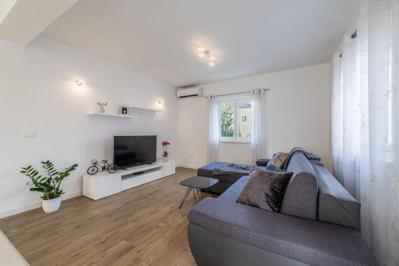 Holiday Home Bajlo Apartment With Three Bedrooms زادار المظهر الخارجي الصورة
