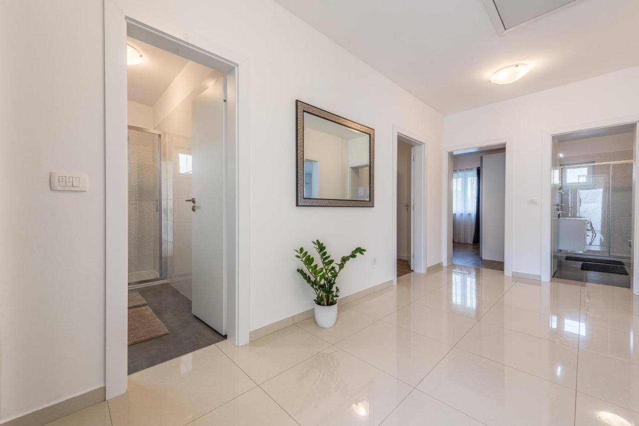 Holiday Home Bajlo Apartment With Three Bedrooms زادار المظهر الخارجي الصورة