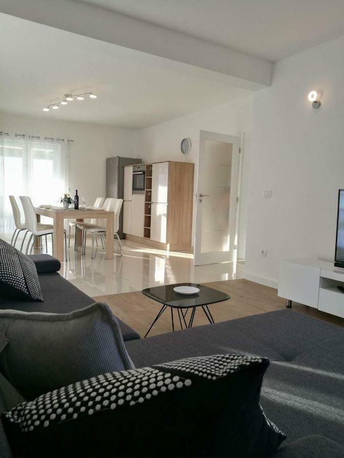 Holiday Home Bajlo Apartment With Three Bedrooms زادار المظهر الخارجي الصورة
